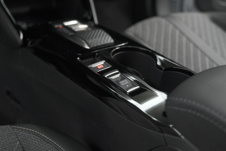 Peugeot 2008 1.2 Hybrid 145 Allure | 360 Camera | Adaptieve Cruise Control | Dodehoekdetectie | Apple Carplay
