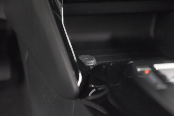 Peugeot 2008 1.2 Hybrid 145 Allure | 360 Camera | Adaptieve Cruise Control | Dodehoekdetectie | Apple Carplay