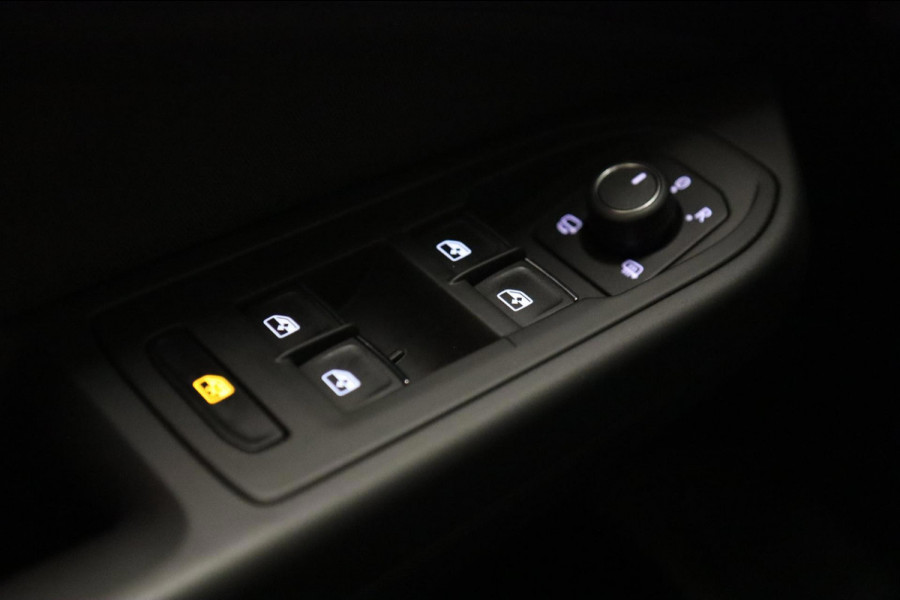 Volkswagen Golf 2.0 TSI GTI CLUBSPORT BLACKSTYLE /PANO/HK/HUD/CARPLAY/IQ/VOLL