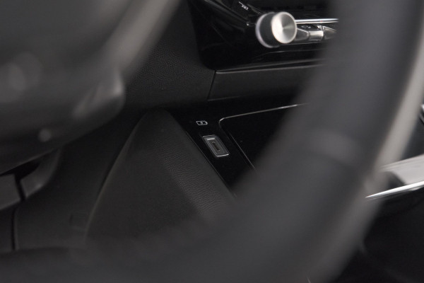 Peugeot 208 PureTech 100 Allure | Parkeersensoren | Apple Carplay | Stoelverwarming