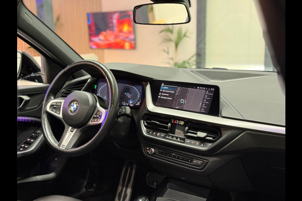 BMW 1-serie M Sport | Pano | 19" | Elek. Klep | ACC | Leder | Stoelverw.