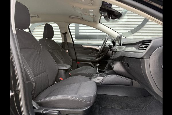 Ford FOCUS Wagon 1.0 EcoBoost Titanium Business Navi|Cruise|Trekhaak|Stoel+Stuur verw|Carplay|B&O|PDC V+A|N.A.P|Apk tot 11-2026
