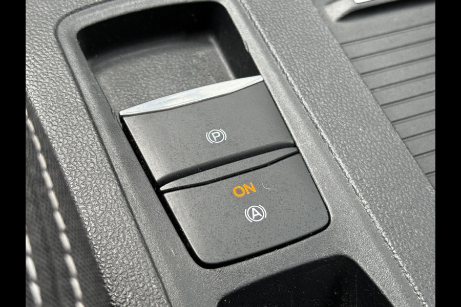 Ford FOCUS Wagon 1.0 EcoBoost Titanium Business Navi|Cruise|Trekhaak|Stoel+Stuur verw|Carplay|B&O|PDC V+A|N.A.P|Apk tot 11-2026