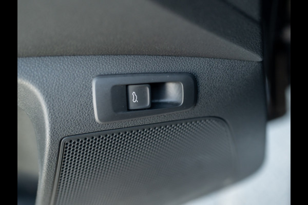 Škoda Karoq 1.5 TSI ACT Sportline Business | Elk. A-klep | 19'' | Camera | Prijs Rijklaar!!