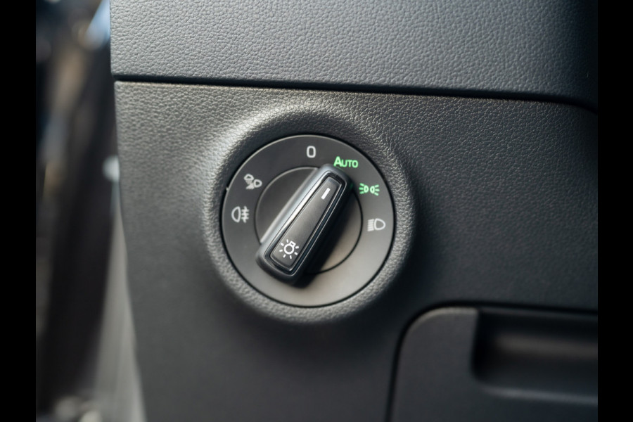 Škoda Karoq 1.5 TSI ACT Sportline Business | Elk. A-klep | 19'' | Camera | Prijs Rijklaar!!