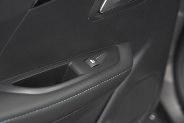 Peugeot 208 PureTech 100 Allure Pack | Parkeersensoren | Apple Carplay | Stoelverwarming