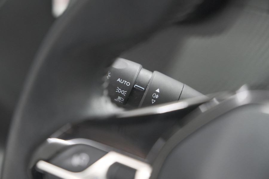 Peugeot 208 PureTech 100 Allure Pack | Parkeersensoren | Apple Carplay | Stoelverwarming