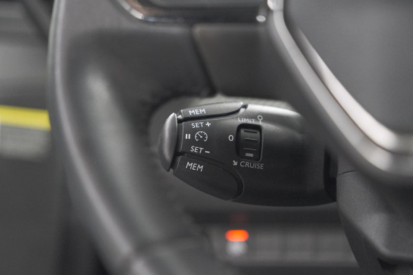 Peugeot 208 PureTech 100 Allure Pack | Parkeersensoren | Apple Carplay | Stoelverwarming
