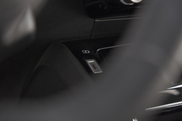 Peugeot 208 PureTech 100 Allure Pack | Parkeersensoren | Apple Carplay | Stoelverwarming