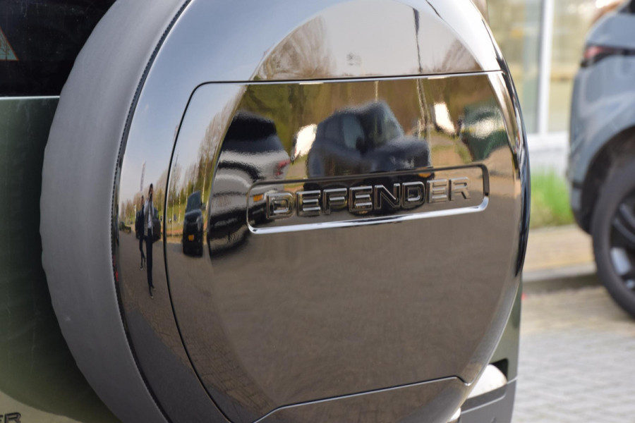 Land Rover Defender 110 P300e 110 Forest Edition