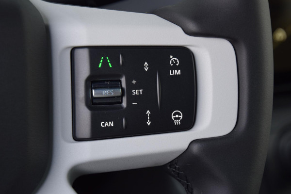 Land Rover Defender 110 P300e 110 Forest Edition