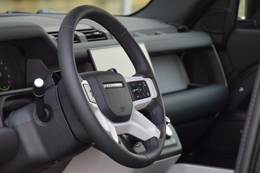 Land Rover Defender 110 P300e 110 Forest Edition