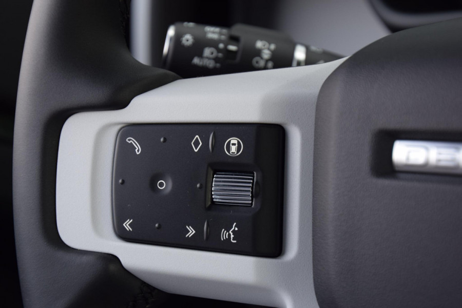 Land Rover Defender 110 P300e 110 Forest Edition