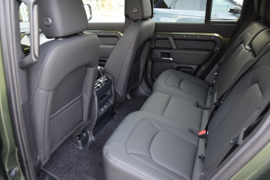 Land Rover Defender 110 P300e 110 Forest Edition