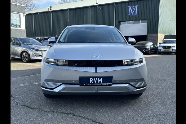 Hyundai IONIQ 5 Lounge 77kWh SOH 100%| NIEUWE AUTO 45KM!!| VAN €60.000,- NU VOOR SLECHTS €45.877,- Uw LENTEVOORDEEL €14.123,-| ELEK. STOELEN MET MEMORY| WARMTEPOMP| BOSE AUDIO| HEAD-UP DISPLAY| STOELVERWARMING+ VENTILATIE| ACHTERBANK VERWARMD| SUPER COMPLEET!|