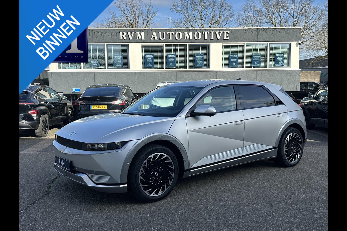 Hyundai IONIQ 5 Lounge 77kWh SOH 100%| NIEUWE AUTO 45KM!!| VAN €60.000,- NU VOOR SLECHTS €45.877,- Uw LENTEVOORDEEL €14.123,-| ELEK. STOELEN MET MEMORY| WARMTEPOMP| BOSE AUDIO| HEAD-UP DISPLAY| STOELVERWARMING+ VENTILATIE| ACHTERBANK VERWARMD| SUPER COMPLEET!|