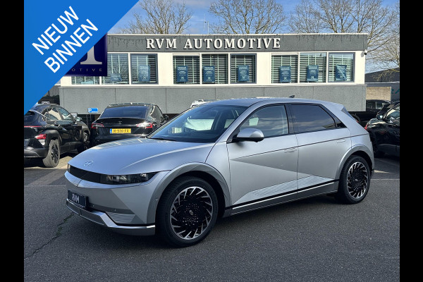 Hyundai IONIQ 5 Lounge 77kWh SOH 100%| NIEUWE AUTO 45KM!!| VAN €60.000,- NU VOOR SLECHTS €45.877,- Uw LENTEVOORDEEL €14.123,-| ELEK. STOELEN MET MEMORY| WARMTEPOMP| BOSE AUDIO| HEAD-UP DISPLAY| STOELVERWARMING+ VENTILATIE| ACHTERBANK VERWARMD| SUPER COMPLEET!|