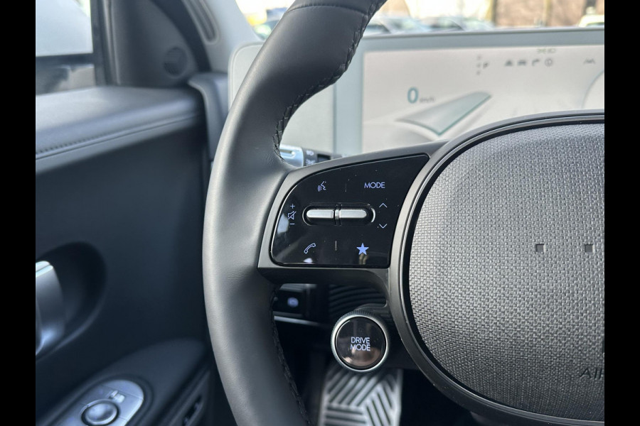 Hyundai IONIQ 5 Lounge 77kWh SOH 100%| NIEUWE AUTO 45KM!!| VAN €60.000,- NU VOOR SLECHTS €45.877,- Uw LENTEVOORDEEL €14.123,-| ELEK. STOELEN MET MEMORY| WARMTEPOMP| BOSE AUDIO| HEAD-UP DISPLAY| STOELVERWARMING+ VENTILATIE| ACHTERBANK VERWARMD| SUPER COMPLEET!|