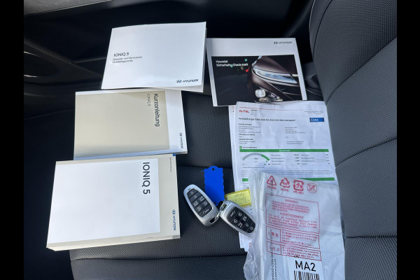 Hyundai IONIQ 5 Lounge 77kWh SOH 100%| NIEUWE AUTO 45KM!!| VAN €60.000,- NU VOOR SLECHTS €45.877,- Uw LENTEVOORDEEL €14.123,-| ELEK. STOELEN MET MEMORY| WARMTEPOMP| BOSE AUDIO| HEAD-UP DISPLAY| STOELVERWARMING+ VENTILATIE| ACHTERBANK VERWARMD| SUPER COMPLEET!|