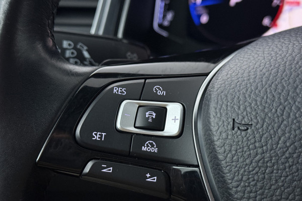 Volkswagen T-Roc 2.0 TSI 4Motion Sport (PANORAMADAK, TREKHAAK, STOELVERWARMING, CRUISE ADAPTIEF, DIGITALE COCKPIT, CARPLAY)