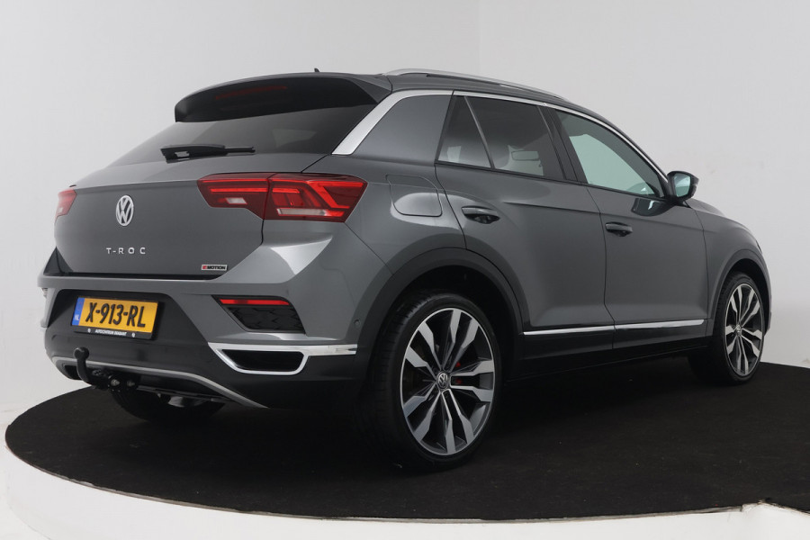 Volkswagen T-Roc 2.0 TSI 4Motion Sport (PANORAMADAK, TREKHAAK, STOELVERWARMING, CRUISE ADAPTIEF, DIGITALE COCKPIT, CARPLAY)