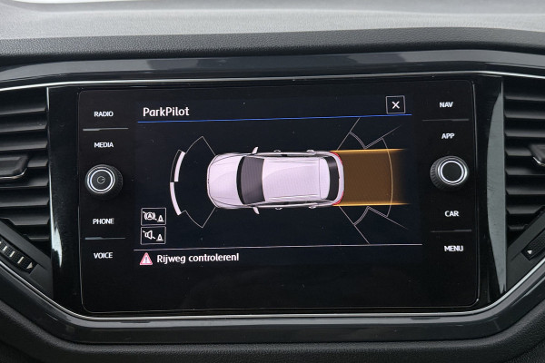 Volkswagen T-Roc 2.0 TSI 4Motion Sport (PANORAMADAK, TREKHAAK, STOELVERWARMING, CRUISE ADAPTIEF, DIGITALE COCKPIT, CARPLAY)