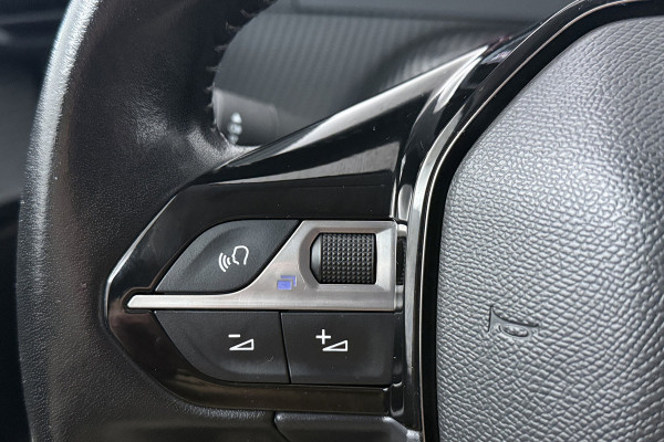 Peugeot 208 1.2 PureTech Active Pack (TREKHAAK, SENSOREN, BLUETOOTH, NAVIGATIE)