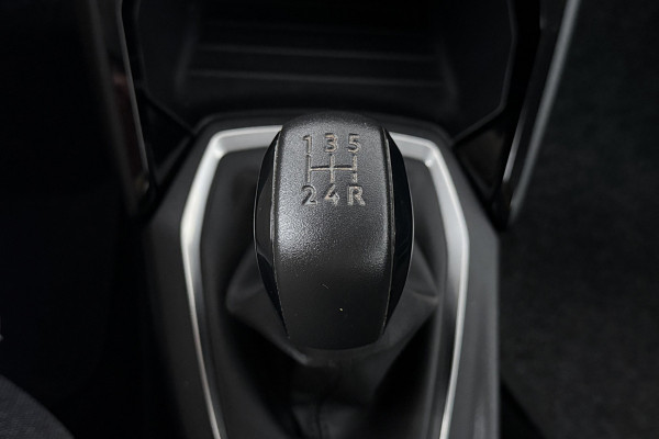 Peugeot 208 1.2 PureTech Active Pack (TREKHAAK, SENSOREN, BLUETOOTH, NAVIGATIE)