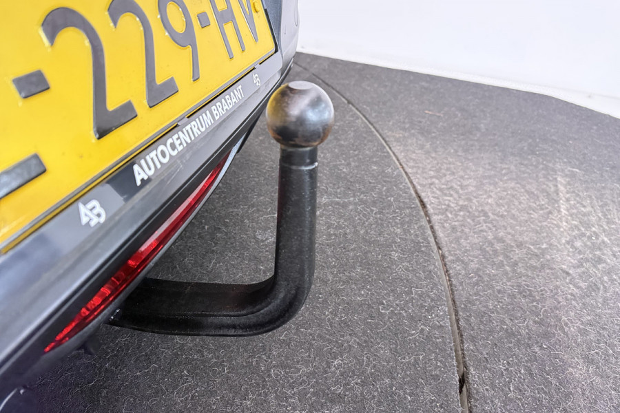 Peugeot 208 1.2 PureTech Active Pack (TREKHAAK, SENSOREN, BLUETOOTH, NAVIGATIE)