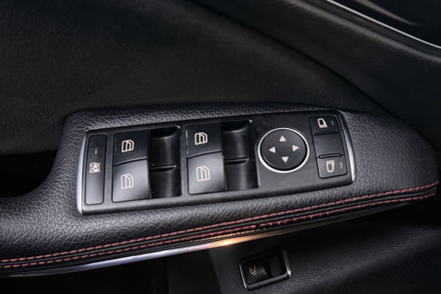 Mercedes-Benz CLA-Klasse 180 Business Solution (STOELVERWARMING, ACHTERUITRIJCAMERA, NAVIGATIE, CRUISE CONTROL, PARKEERSENSOREN)