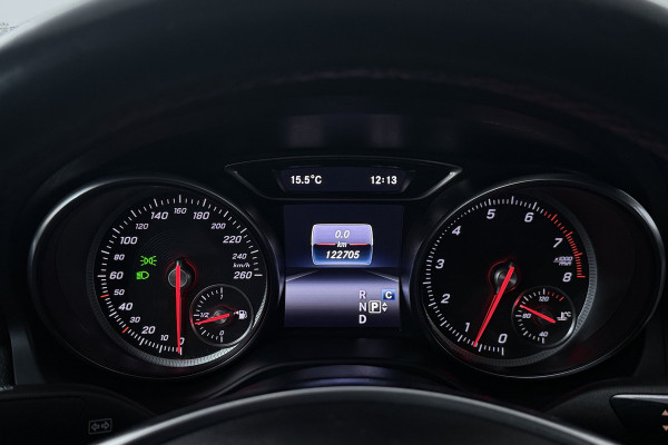 Mercedes-Benz CLA-Klasse 180 Business Solution (STOELVERWARMING, ACHTERUITRIJCAMERA, NAVIGATIE, CRUISE CONTROL, PARKEERSENSOREN)