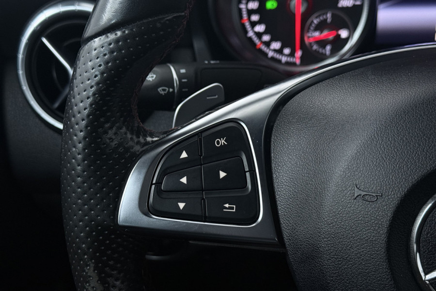 Mercedes-Benz CLA-Klasse 180 Business Solution (STOELVERWARMING, ACHTERUITRIJCAMERA, NAVIGATIE, CRUISE CONTROL, PARKEERSENSOREN)
