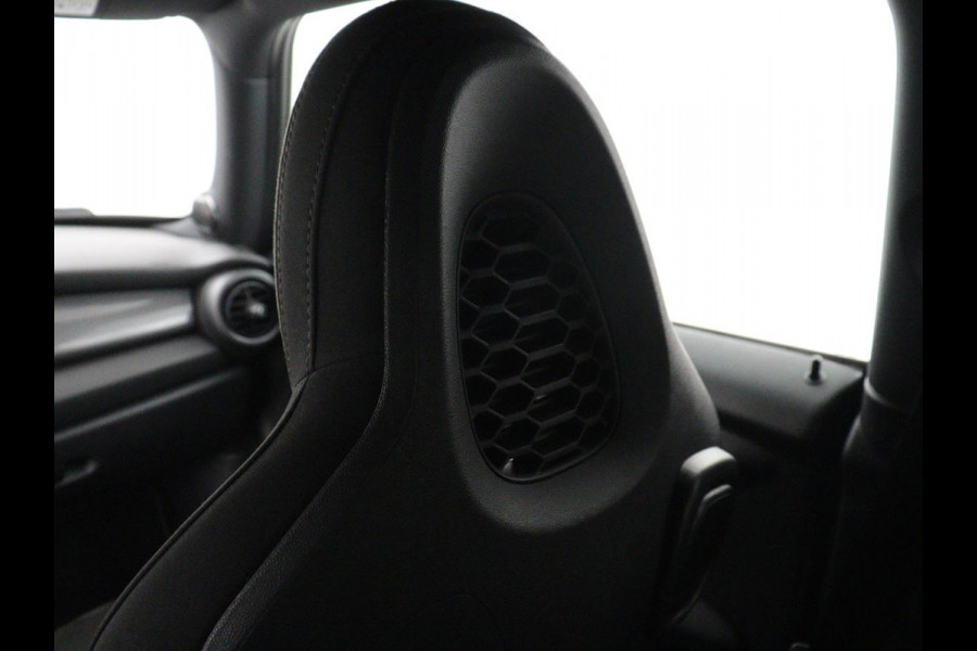 MINI Cooper 1.5 John Cooper Works | Harman/Kardon | Carplay | Sportstoelen | Full LED | Navigatie | Climate control | Park Assist | Cruise control | Getint glas