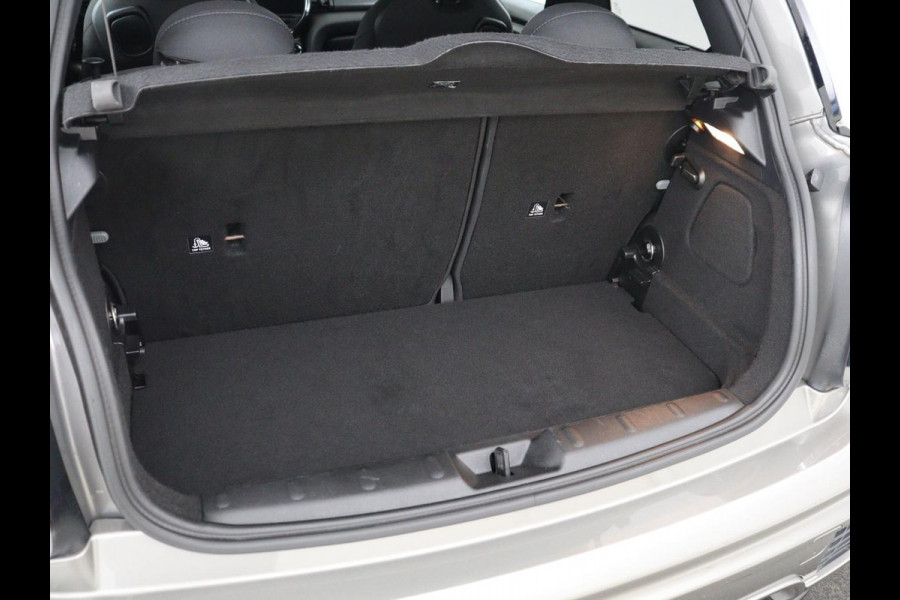 MINI Cooper 1.5 John Cooper Works | Harman/Kardon | Carplay | Sportstoelen | Full LED | Navigatie | Climate control | Park Assist | Cruise control | Getint glas