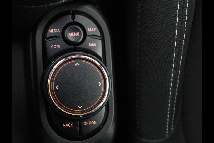 MINI Cooper 1.5 John Cooper Works | Harman/Kardon | Carplay | Sportstoelen | Full LED | Navigatie | Climate control | Park Assist | Cruise control | Getint glas