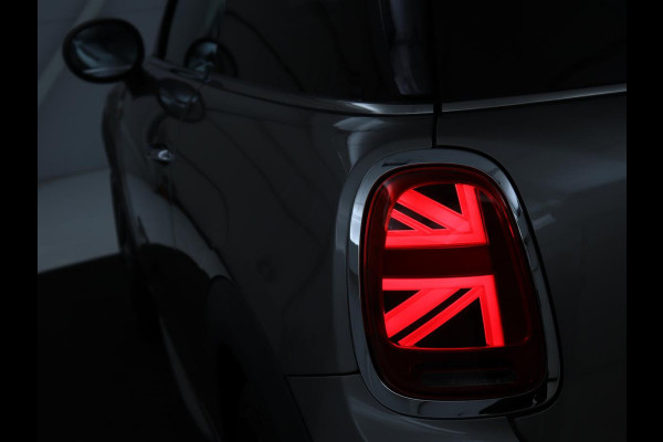 MINI Cooper 1.5 John Cooper Works | Harman/Kardon | Carplay | Sportstoelen | Full LED | Navigatie | Climate control | Park Assist | Cruise control | Getint glas