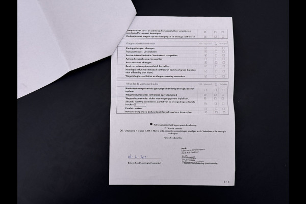 Audi Q4 e-tron 50 Quattro 300pk 82kWh BOMVOL Leer SONOS®-Hifi Navi Camera Adap.Cruise Elek.Stoelen+Memory+Verwarming Apple Carplay Android Auto SOH 95%Launch Ed. Advanced Plus DAB Matrix LED Lmv  € 76.000 nieuw 1e Eigenaar Origineel Nederlandse Auto Dealeronderhouden