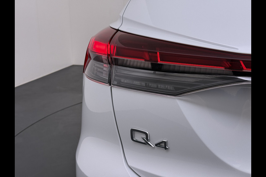 Audi Q4 e-tron 50 Quattro 300pk 82kWh BOMVOL Leer SONOS®-Hifi Navi Camera Adap.Cruise Elek.Stoelen+Memory+Verwarming Apple Carplay Android Auto SOH 95%Launch Ed. Advanced Plus DAB Matrix LED Lmv  € 76.000 nieuw 1e Eigenaar Origineel Nederlandse Auto Dealeronderhouden