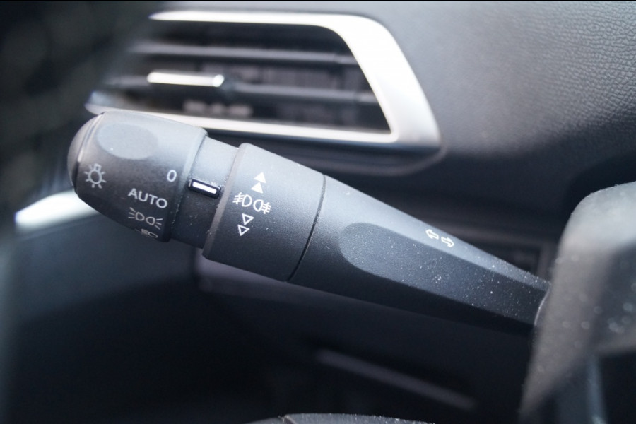 Peugeot 5008 1.2 PureTech 130pk Executive 7-persoons -NW.MOTOR-NAVI-ECC-