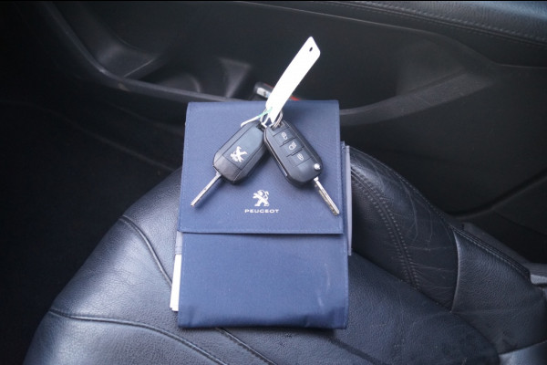 Peugeot 5008 1.2 PureTech 130pk Executive 7-persoons -NW.MOTOR-NAVI-ECC-