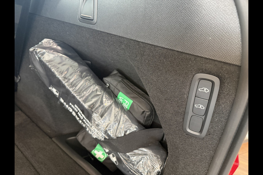 Volvo XC90 2.0 T8 Recharge AWD Plus Bright ** Ventilatie ** Luchtvering ** Panodak **