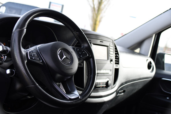 Mercedes-Benz Vito 116 CDI L2 Black Edition Camera, Cruise, LED, 164pk, Trekhaak, Leder, Multimedia, Automaat, Sensoren, Uniek!