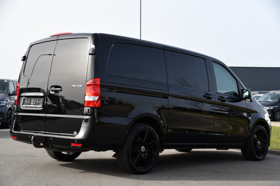 Mercedes-Benz Vito 116 CDI L2 Black Edition Camera, Cruise, LED, 164pk, Trekhaak, Leder, Multimedia, Automaat, Sensoren, Uniek!