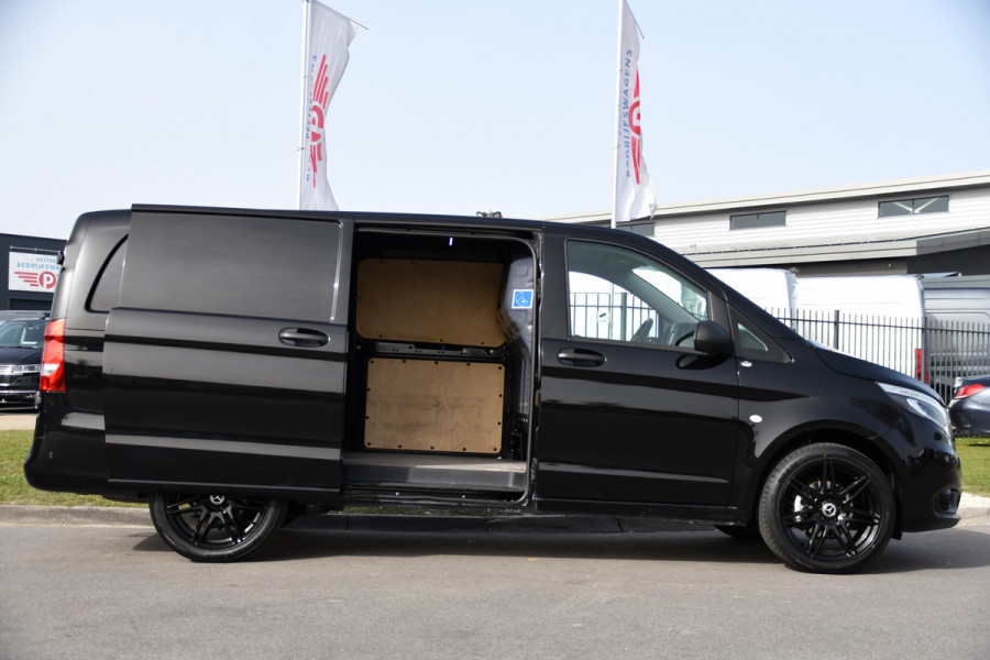 Mercedes-Benz Vito 116 CDI L2 Black Edition Camera, Cruise, LED, 164pk, Trekhaak, Leder, Multimedia, Automaat, Sensoren, Uniek!