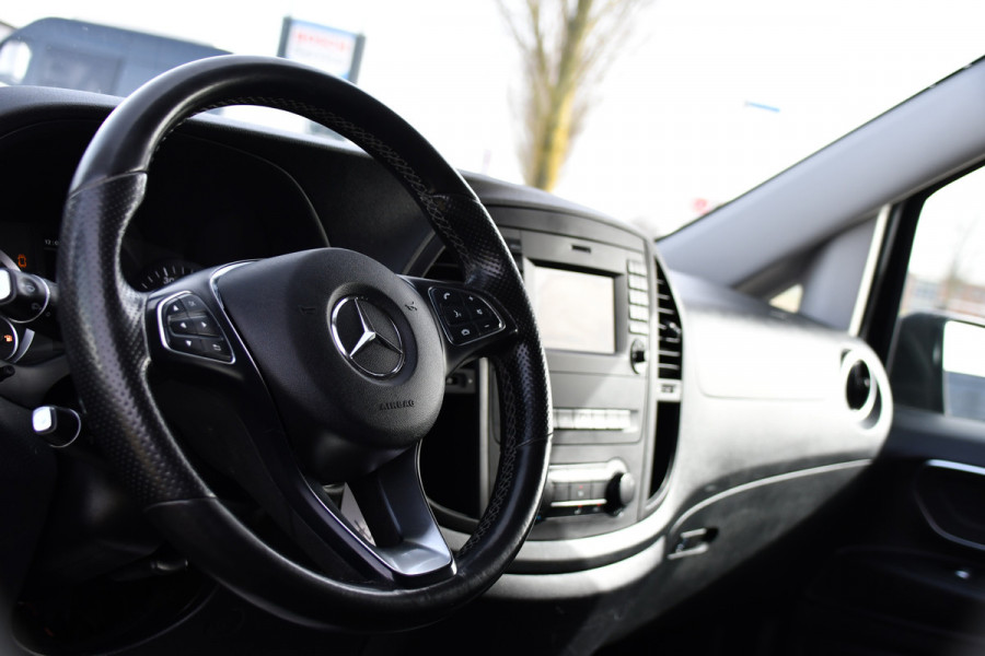 Mercedes-Benz Vito 116 CDI L2 Black Edition Camera, Cruise, LED, 164pk, Trekhaak, Leder, Multimedia, Automaat, Sensoren, Uniek!