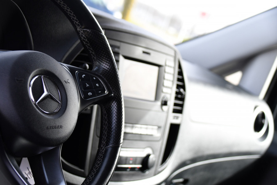 Mercedes-Benz Vito 116 CDI L2 Black Edition Camera, Cruise, LED, 164pk, Trekhaak, Leder, Multimedia, Automaat, Sensoren, Uniek!