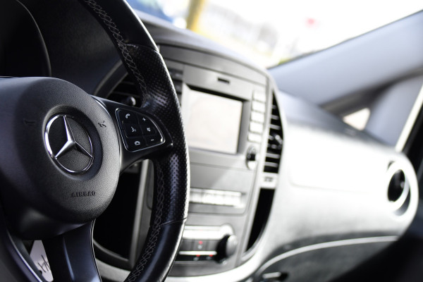 Mercedes-Benz Vito 116 CDI L2 Black Edition Camera, Cruise, LED, 164pk, Trekhaak, Leder, Multimedia, Automaat, Sensoren, Uniek!