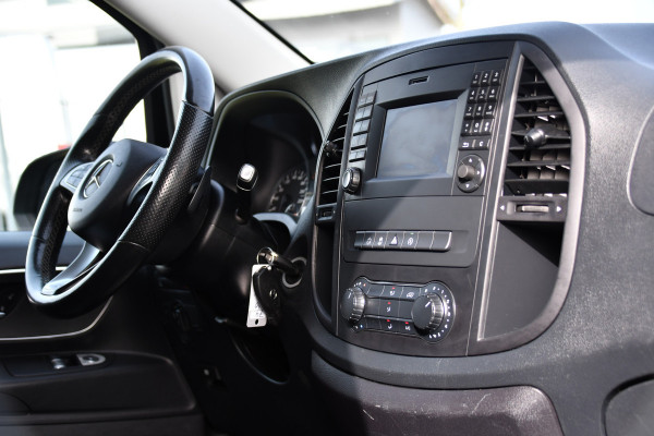 Mercedes-Benz Vito 116 CDI L2 Black Edition Camera, Cruise, LED, 164pk, Trekhaak, Leder, Multimedia, Automaat, Sensoren, Uniek!
