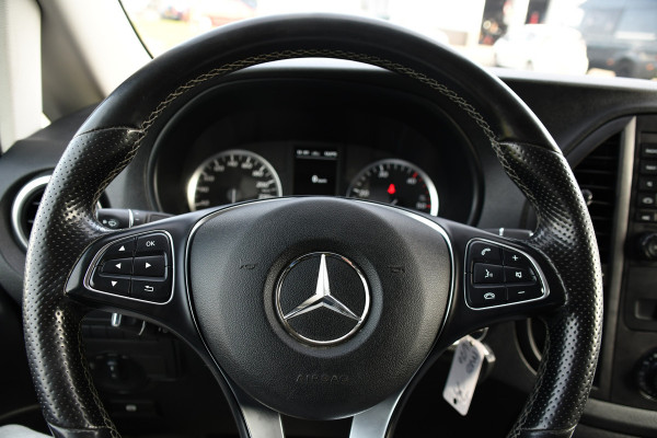 Mercedes-Benz Vito 116 CDI L2 Black Edition Camera, Cruise, LED, 164pk, Trekhaak, Leder, Multimedia, Automaat, Sensoren, Uniek!