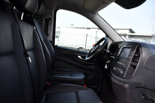 Mercedes-Benz Vito 116 CDI L2 Black Edition Camera, Cruise, LED, 164pk, Trekhaak, Leder, Multimedia, Automaat, Sensoren, Uniek!